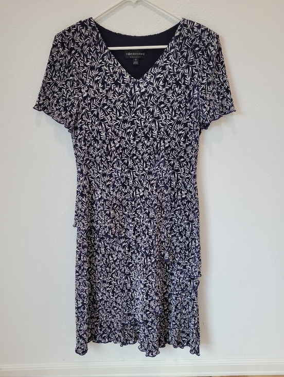 connected apparel Dresses & Skirts - Connected Apparel Women’s Size 12 Navy White Leaf Midi Dress Pleated V Neck Tier